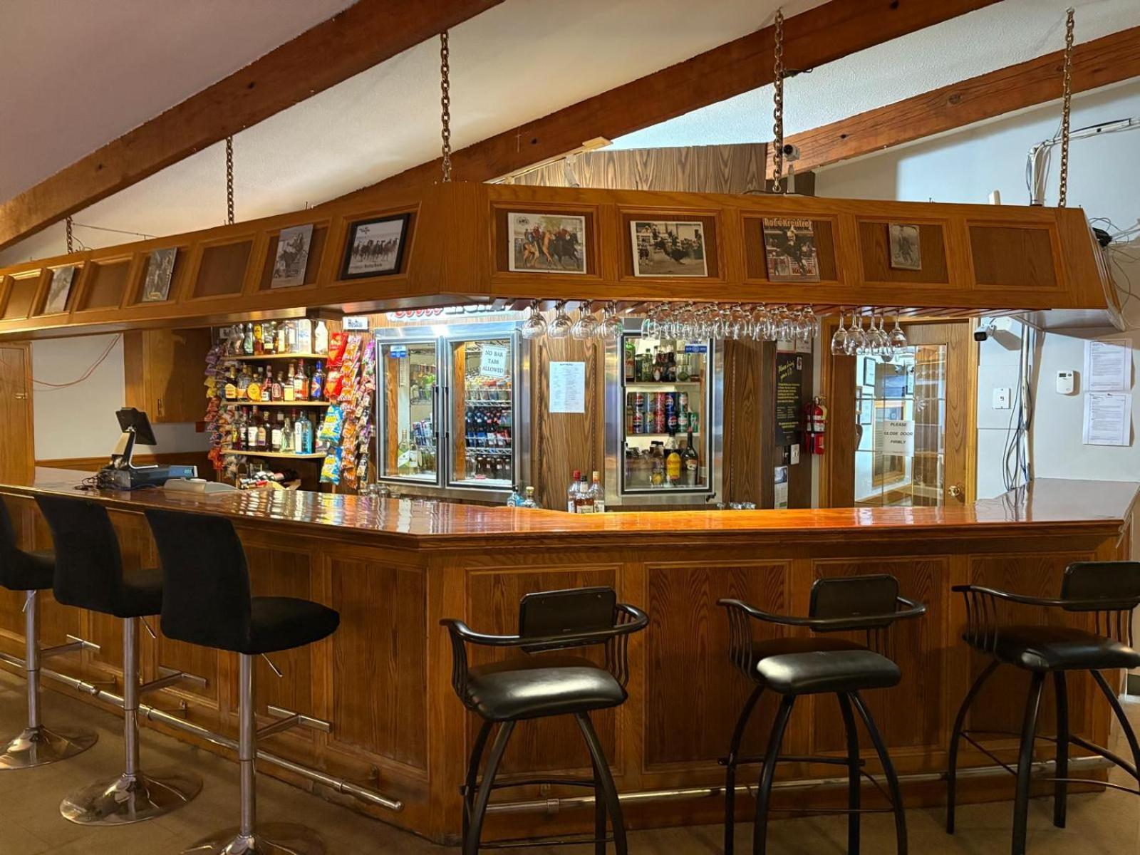 Maple Creek Motor Inn 외부 사진