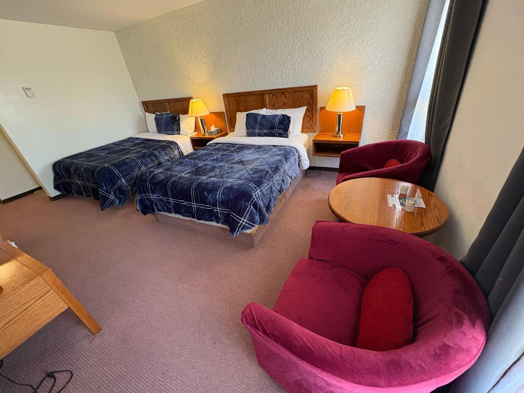 Maple Creek Motor Inn 외부 사진
