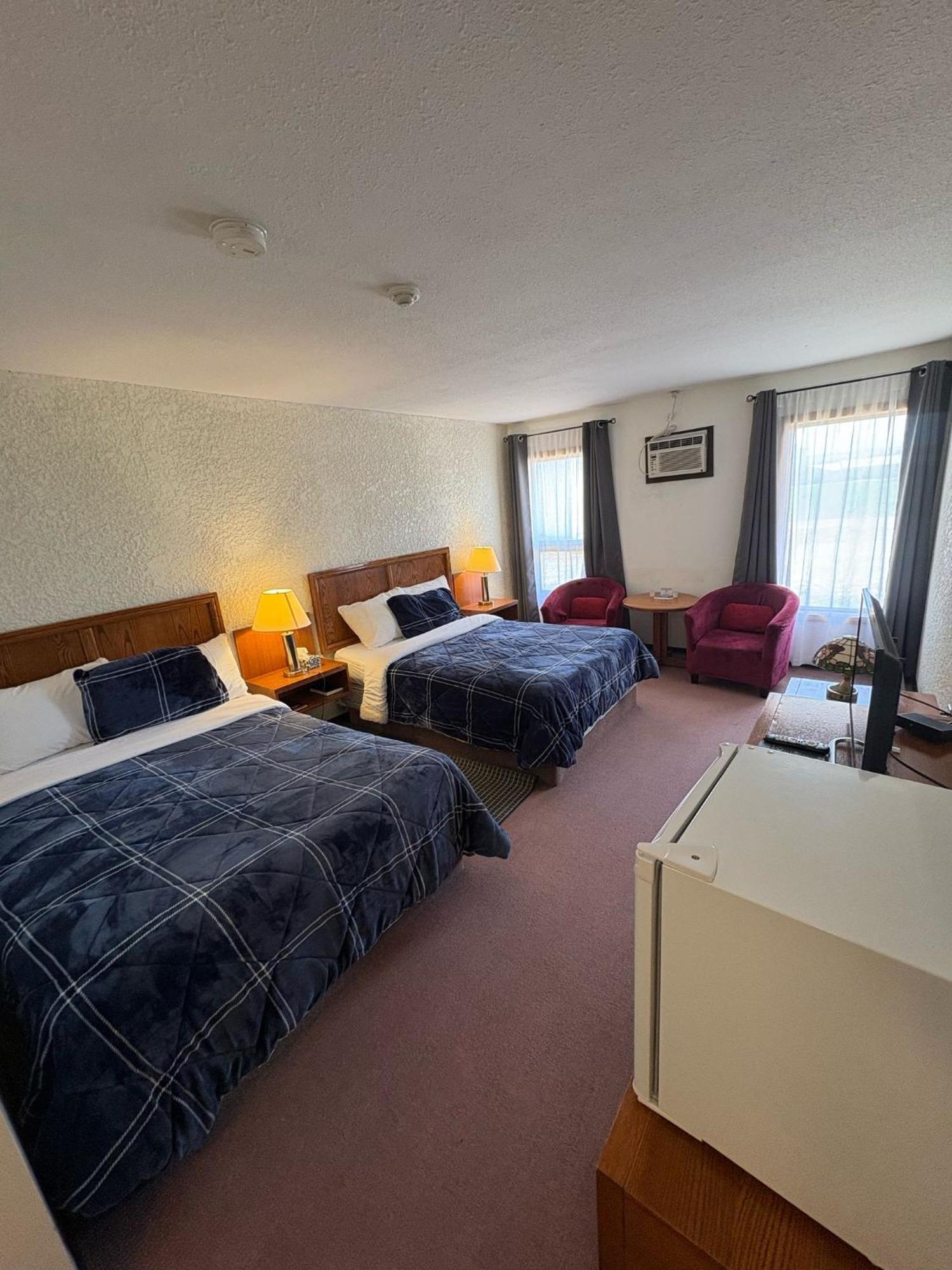 Maple Creek Motor Inn 외부 사진