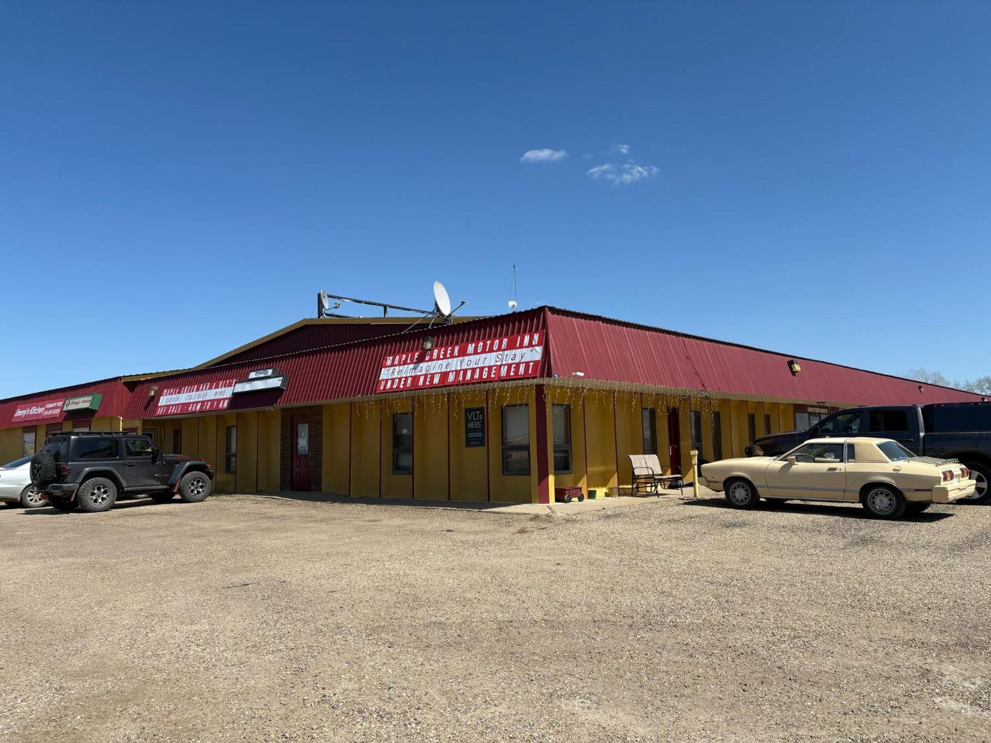 Maple Creek Motor Inn 외부 사진
