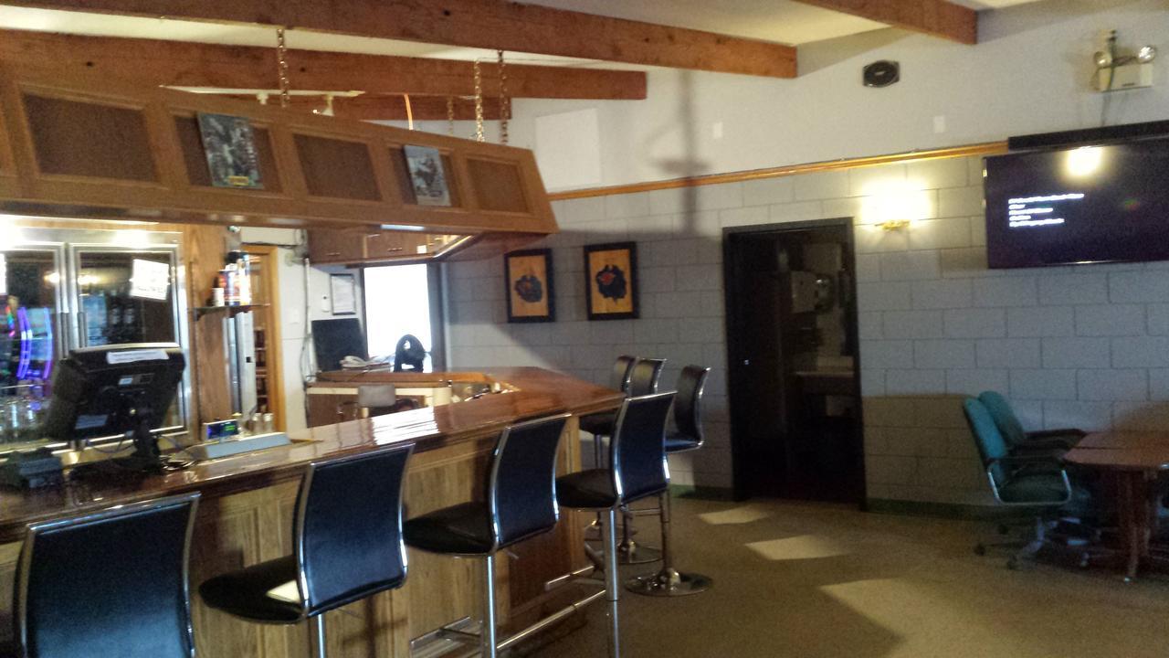 Maple Creek Motor Inn 외부 사진
