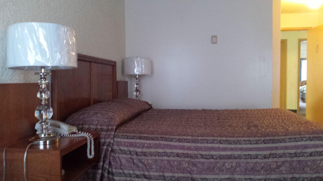 Maple Creek Motor Inn 외부 사진