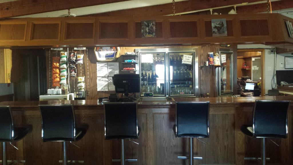 Maple Creek Motor Inn 외부 사진