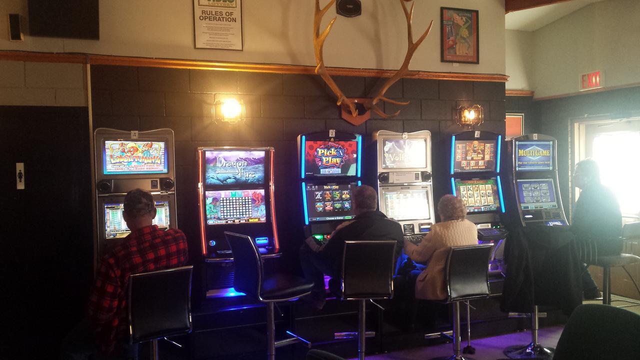 Maple Creek Motor Inn 외부 사진