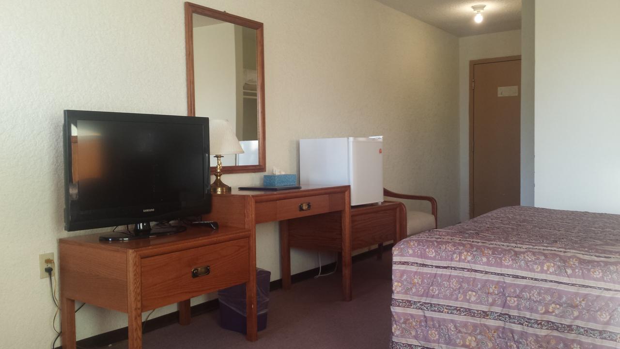 Maple Creek Motor Inn 외부 사진