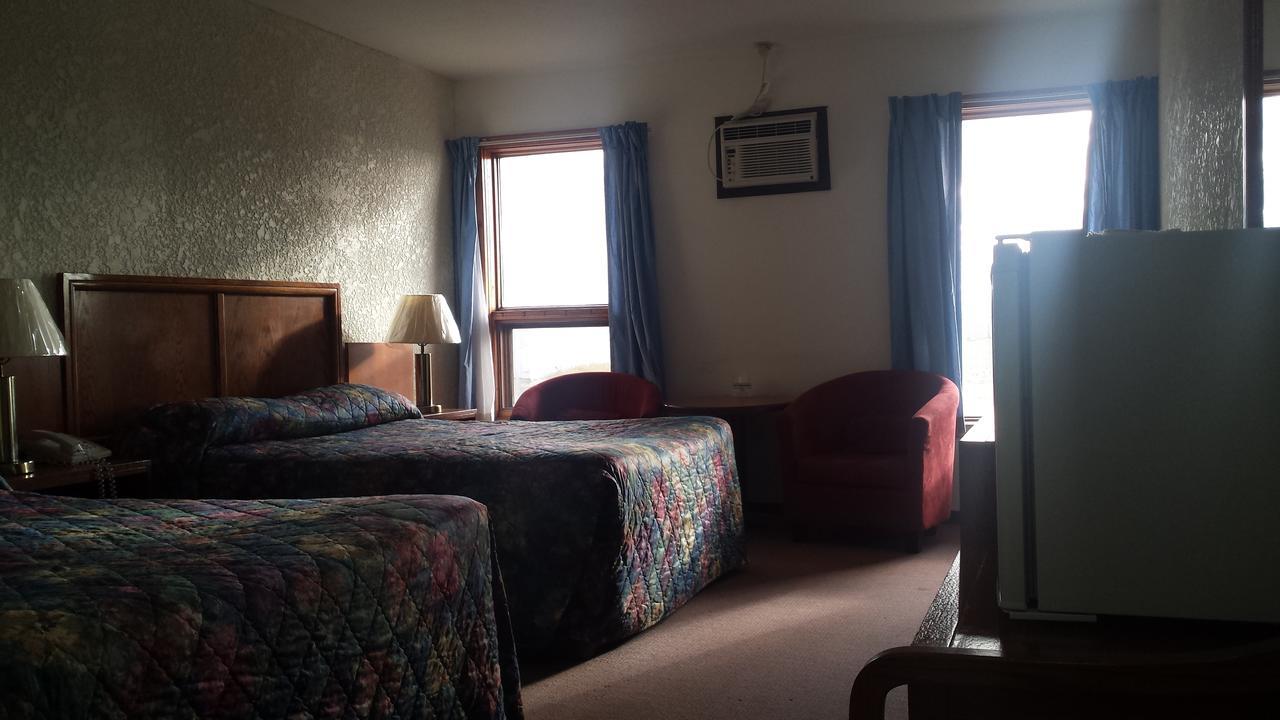 Maple Creek Motor Inn 외부 사진