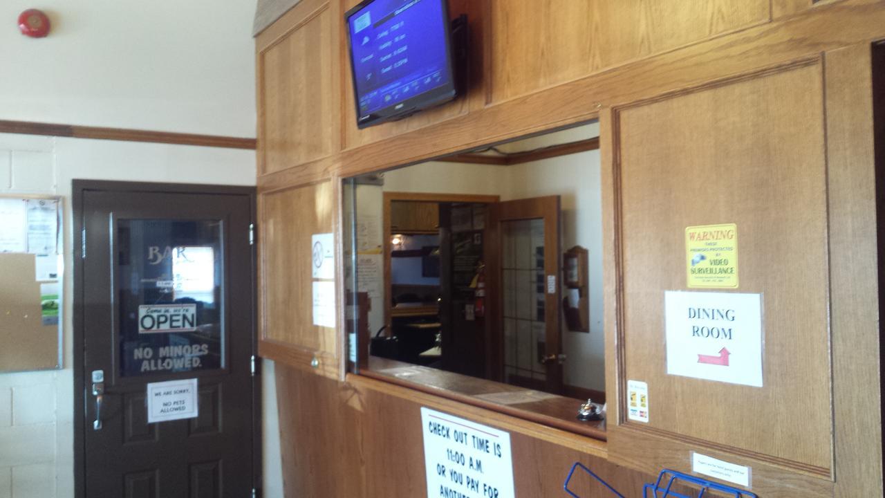 Maple Creek Motor Inn 외부 사진